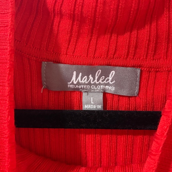 Red Ribbed Women's Top - Picture 2 of 2